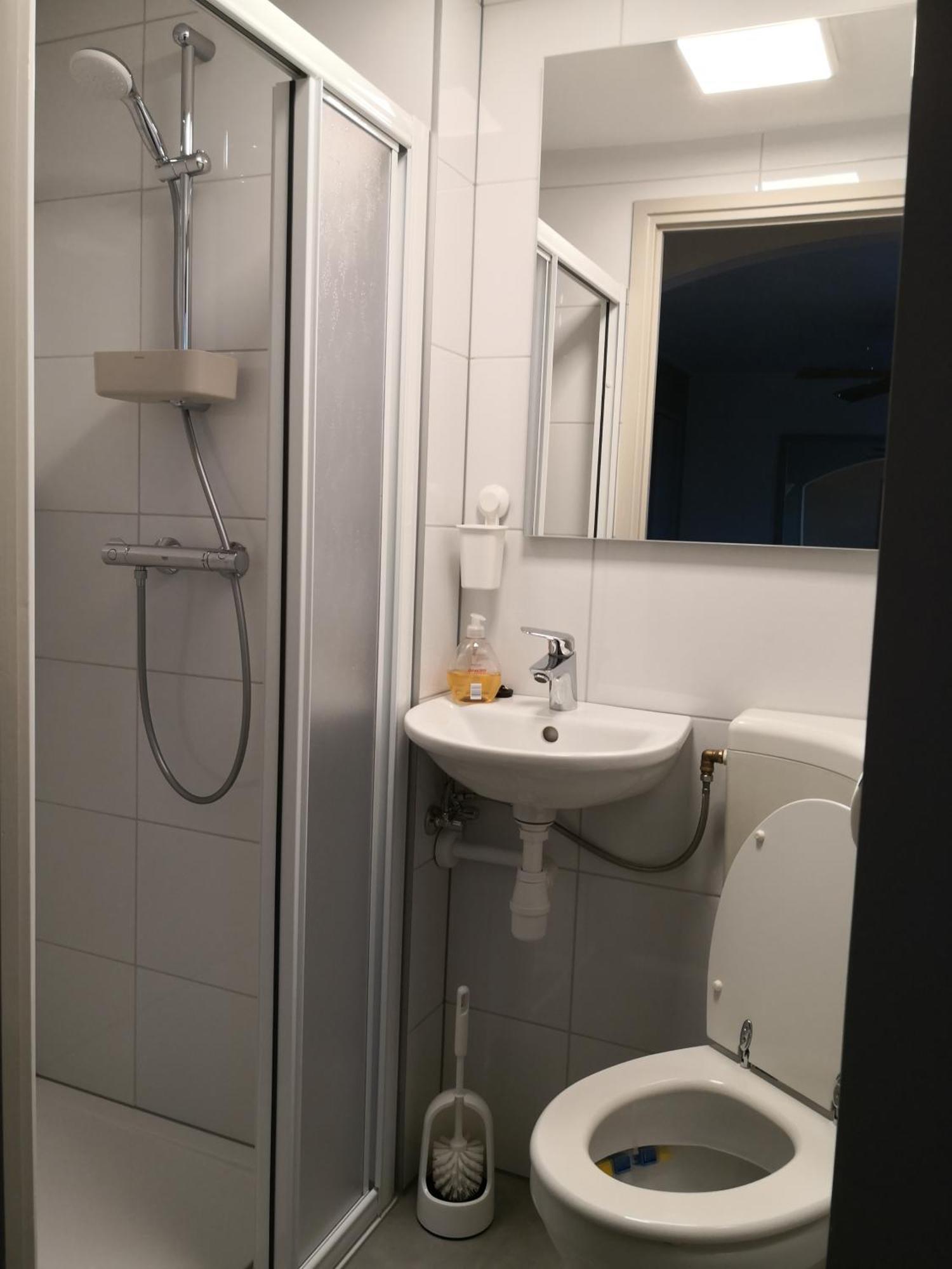 Bordine Guesthouse Leeuwarden Ruang foto