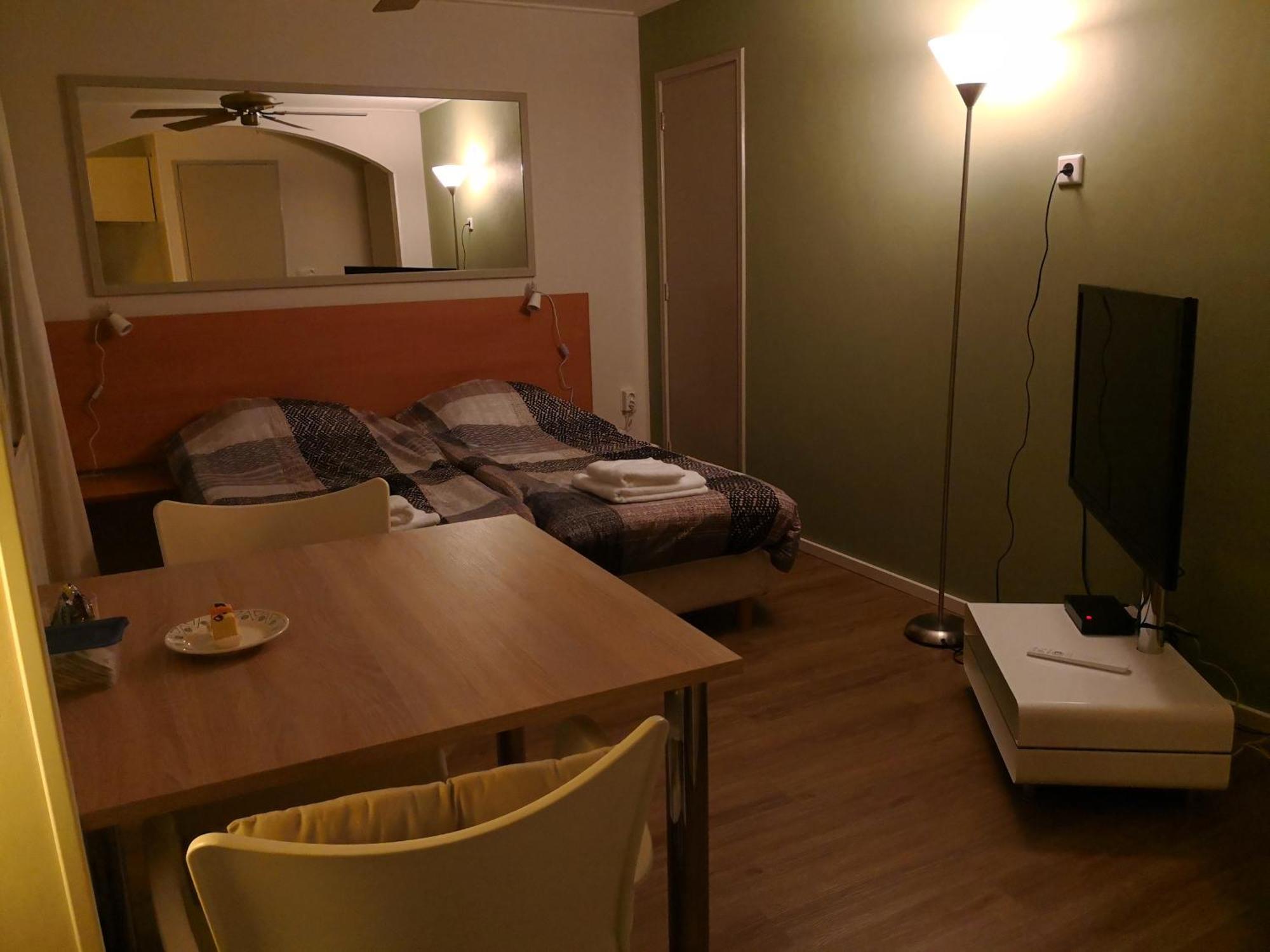 Bordine Guesthouse Leeuwarden Ruang foto