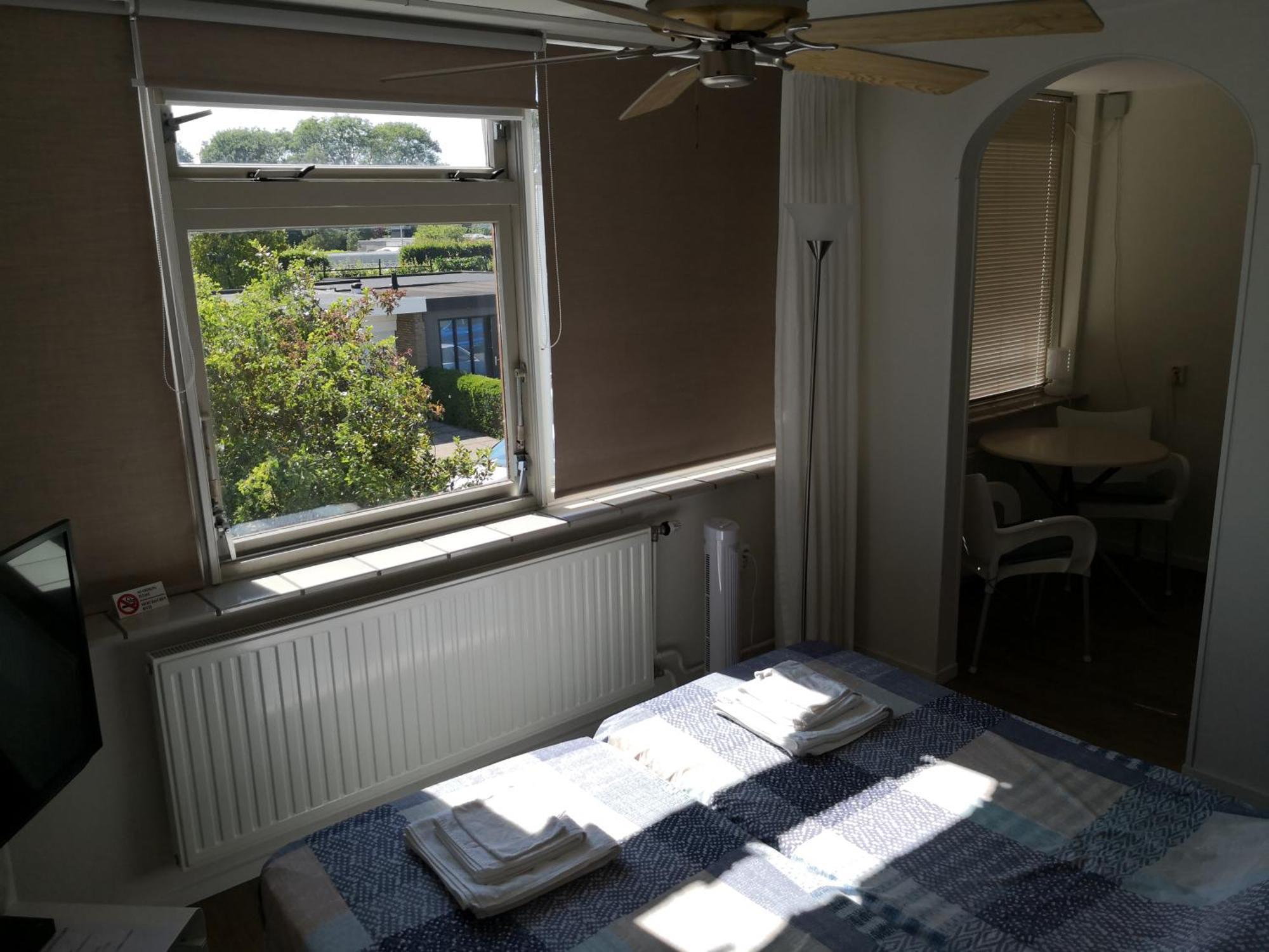 Bordine Guesthouse Leeuwarden Ruang foto