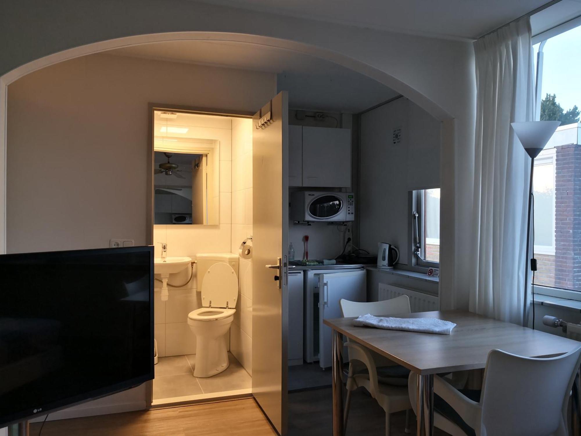 Bordine Guesthouse Leeuwarden Ruang foto